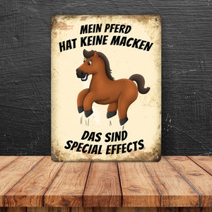 Metallschild mit Pferd Motiv und Spruch: Mein Pferd hat keine Macken, das ...