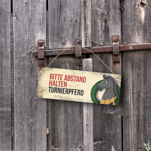 Metallschild mit schwarzem Turnierpferd Motiv und Spruch: Bitte Abstand halten