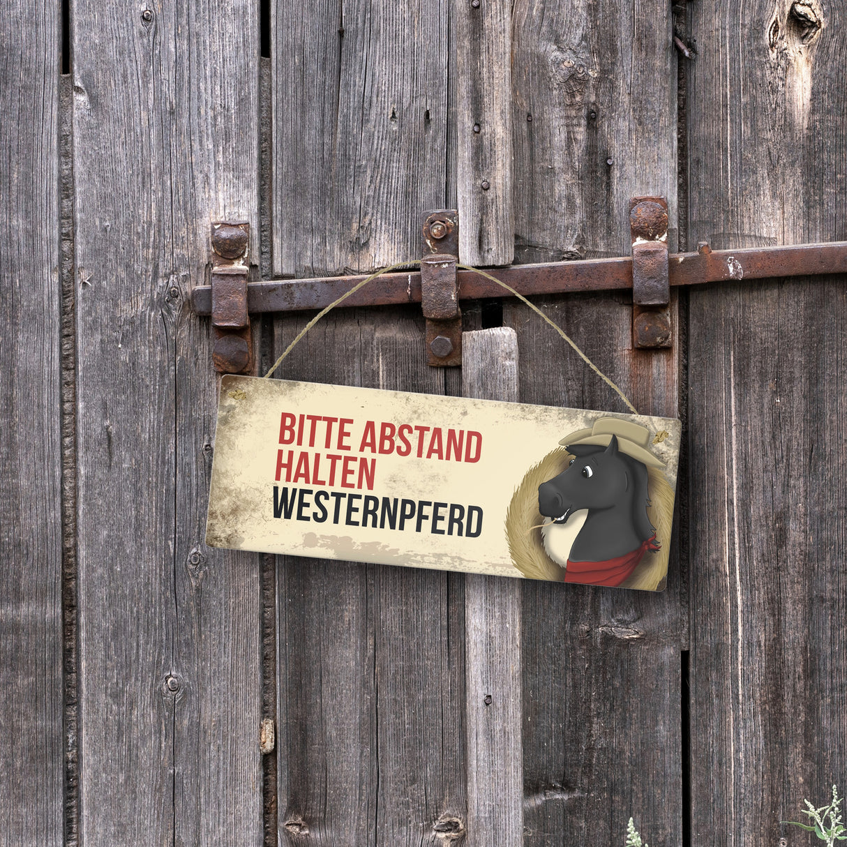 Metallschild mit schwarzem Westernpferd Motiv und Spruch: Bitte Abstand halten