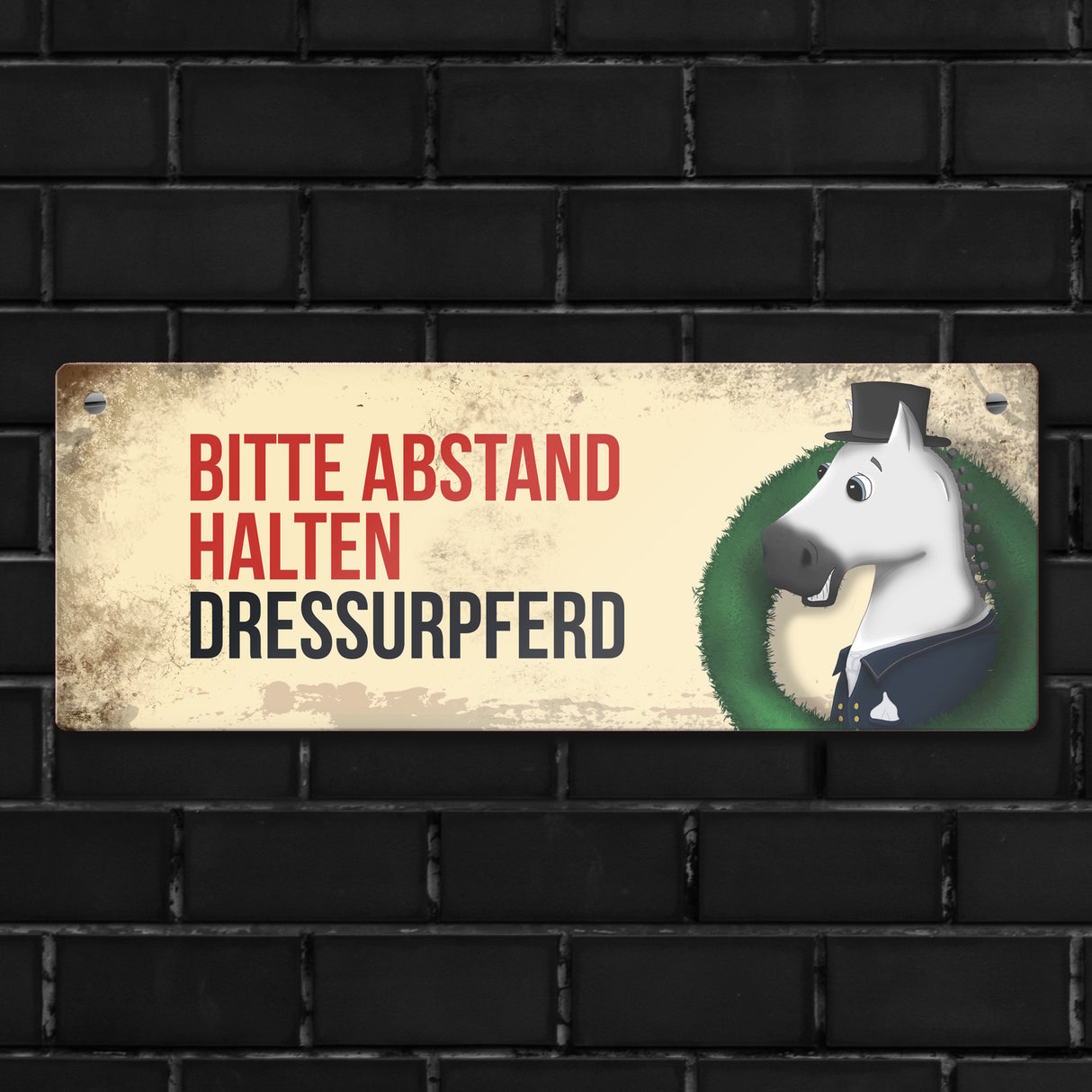 Metallschild mit weißem Dressurpferd Motiv und Spruch: Bitte Abstand halten