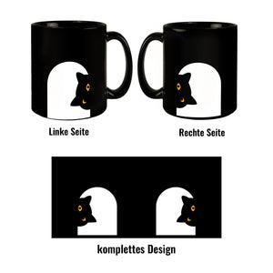 Schwarze Katze schaut durch Schlüsselloch Kaffeebecher