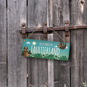 Metallschild mit Faultier Motiv und Spruch: Willkommen im Faultierland - Tschüss ...