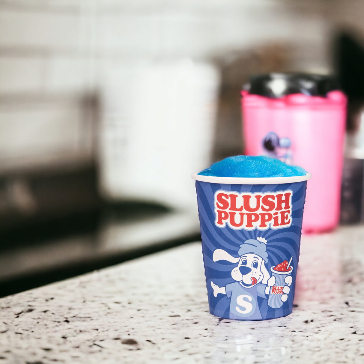SLUSH PUPPiE Pappbecher Slush-Becher und Strohhalme im Set
