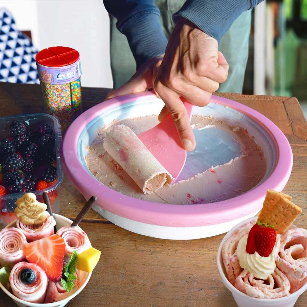 Ice Rolls Maschine Eismaschine Küchengadget mit zwei Spachteln, Förmchen und Strohhalm-Löffel