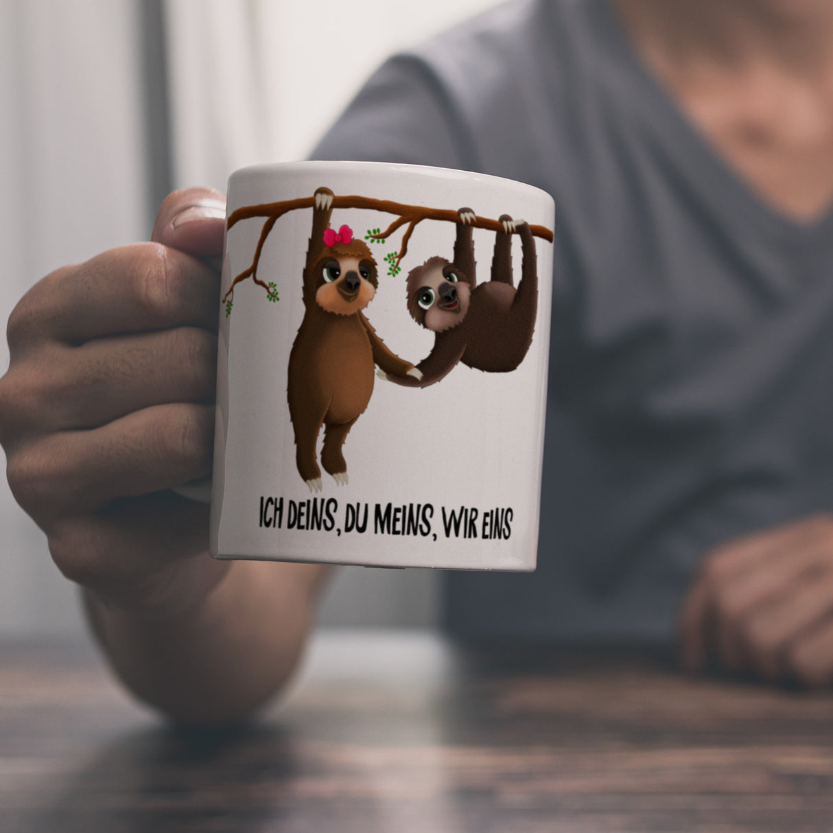 Kaffeebecher mit Faultier Pärchen Motiv und Spruch: Ich deins, du meins, wir eins