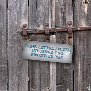 Metallschild mit Spruch: Ohne Zettel am Zeh ist jeder Tag ...