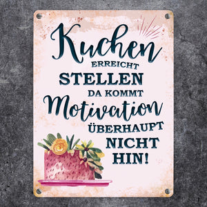 Metallschild mit Spruch: Kuchen erreicht Stellen, da kommt ...