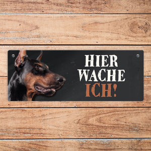 Metallschild mit Dobermann Motiv und Spruch: Hier wache ich!