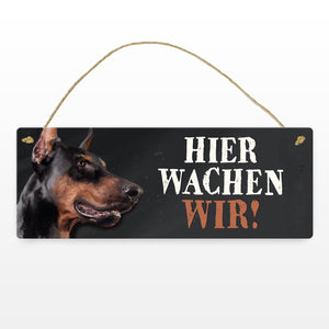 Metallschild mit Dobermann Motiv und Spruch: Hier wachen wir!