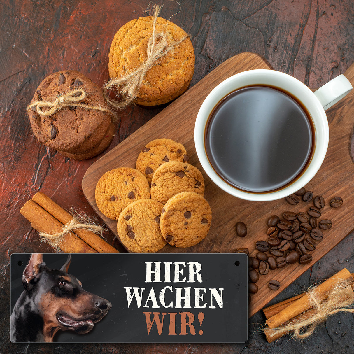Metallschild mit Dobermann Motiv und Spruch: Hier wachen wir!
