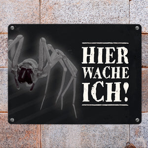 Metallschild mit Spinne Motiv und Spruch: Hier wache ich!