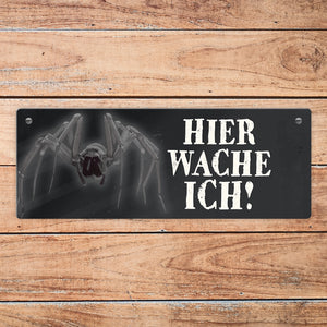 Metallschild mit Spinne Motiv und Spruch: Hier wache ich!