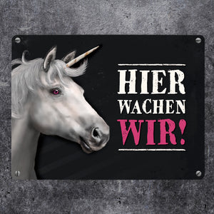 Metallschild mit Einhorn Motiv und Spruch: Hier wachen wir!