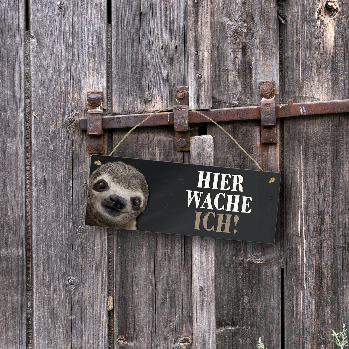 Metallschild mit Faultier Motiv und Spruch: Hier wache ich!