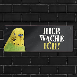 Metallschild mit Wellensittich grün Motiv und Spruch: Hier wache ich!