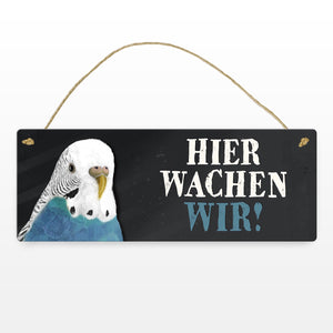 Metallschild mit Wellensittich blau Motiv und Spruch: Hier wachen wir!