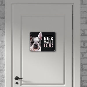 Metallschild mit Französische Bulldogge Motiv und Spruch: Hier wache ich!