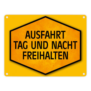 Ausfahrt Tag und Nacht freihalten Warn- und Hinweisschild in Gelb und Schwarz