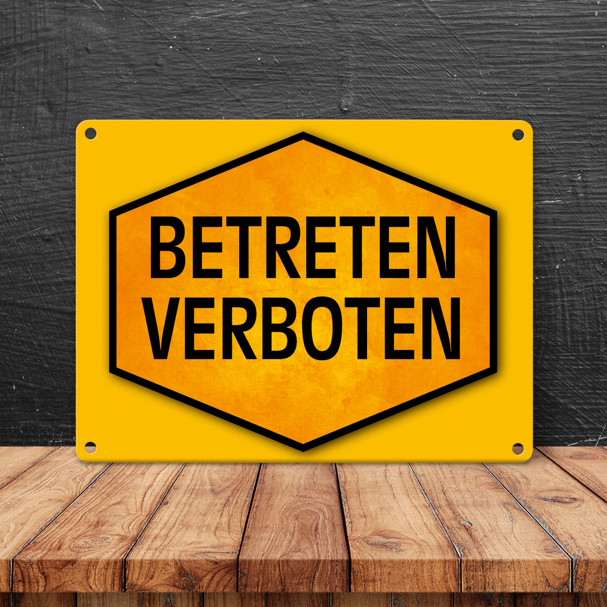 Betreten verboten Warn- und Hinweisschild in Gelb und Schwarz