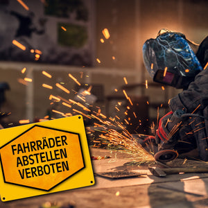 Fahrräder abstellen verboten Warn- und Hinweisschild in Gelb und Schwarz