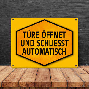 Türe öffnet und schließt automatisch Warn- und Hinweisschild in Gelb und Schwarz