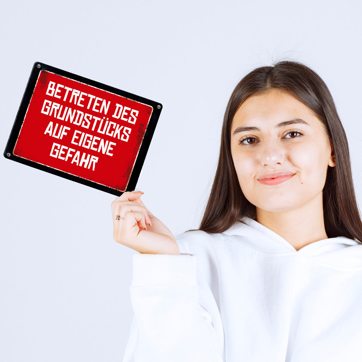 Betreten des Grundstücks auf eigene Gefahr Warn- und Hinweisschild im Used-Look