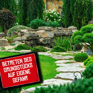 Betreten des Grundstücks auf eigene Gefahr Warn- und Hinweisschild im Used-Look