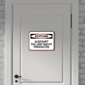 Ausfahrt Tag und Nacht freihalten Warn- und Hinweisschild