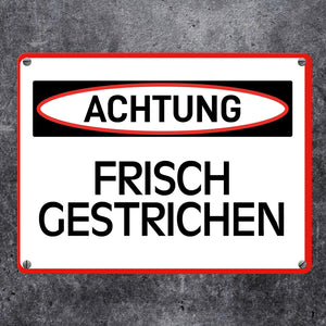 Frisch gestrichen Warn- und Hinweisschild im modernen Design