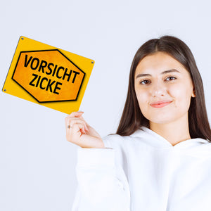 Vorsicht Zicke Warn- und Hinweisschild in Gelb und Schwarz
