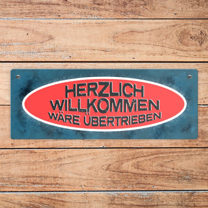 Metallschild mit Spruch: Herzlich Willkommen wäre übertrieben