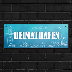 Metallschild mit maritimen Motiv und Spruch: Heimathafen