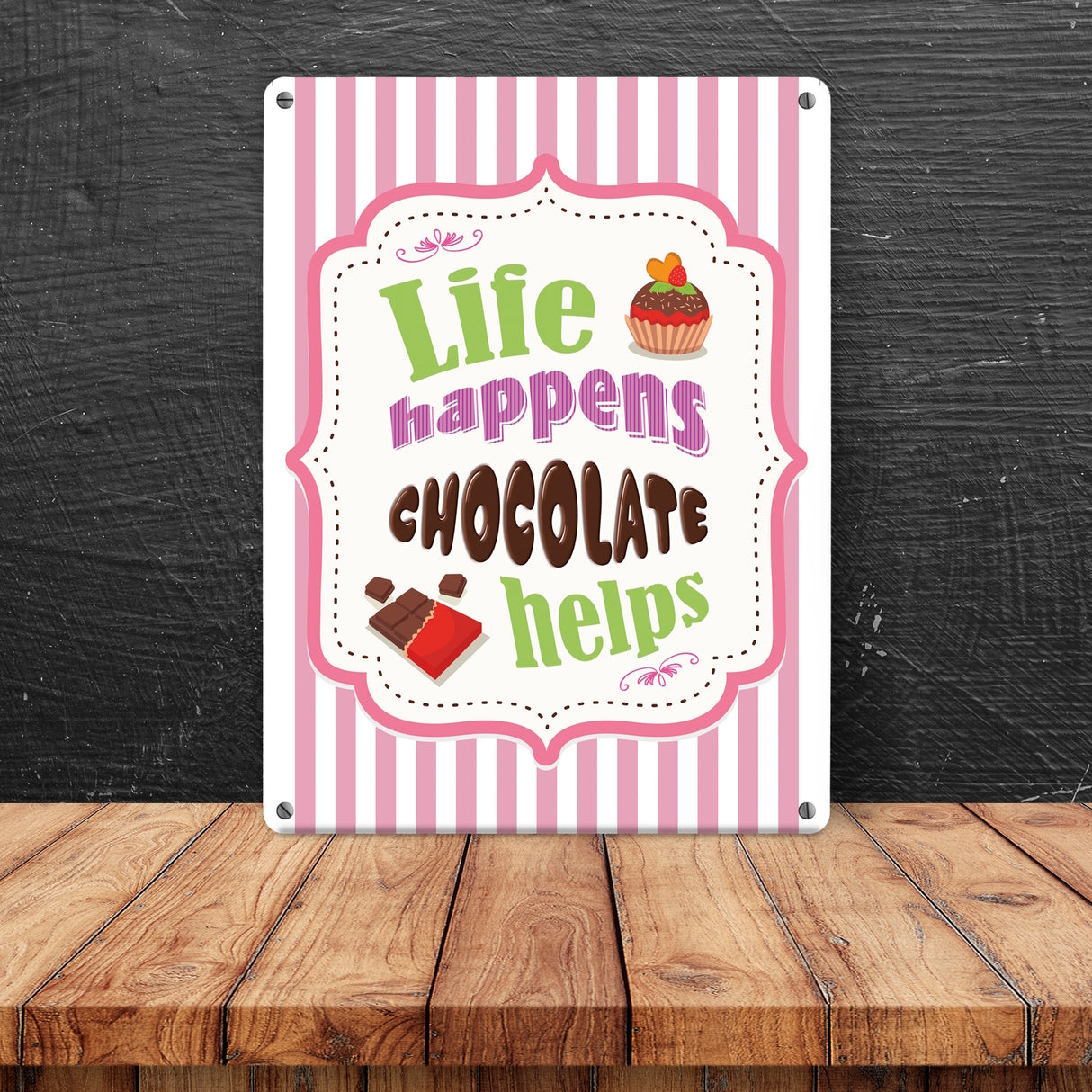 Metallschild mit Spruch: Life Happens - Chocolate Helps