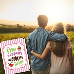 Metallschild mit Spruch: Life Happens - Chocolate Helps