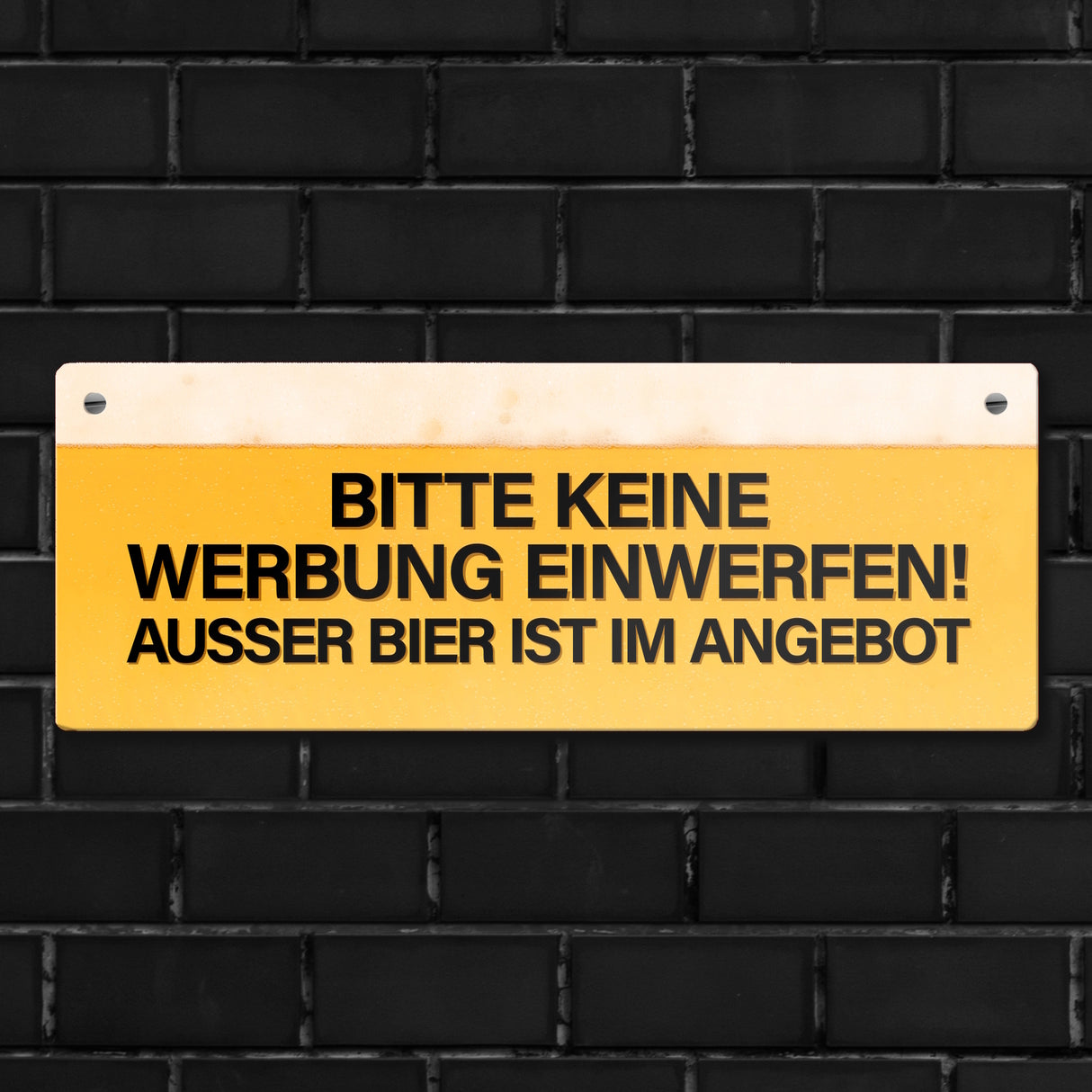 Metallschild mit Spruch: Bitte keine Werbung einwerfen! Außer Bier…