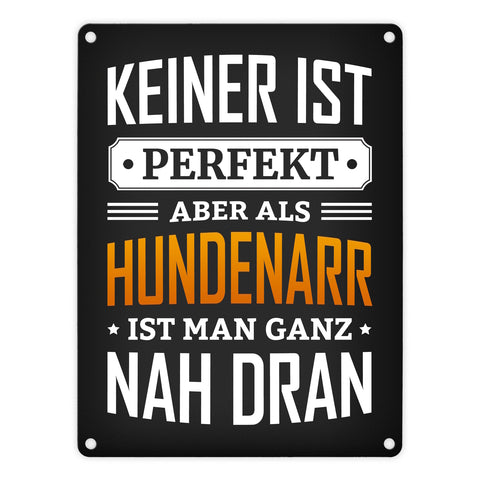 Metallschild mit Spruch: Keiner ist perfekt, aber als Hundenarr ist man ganz nah dran