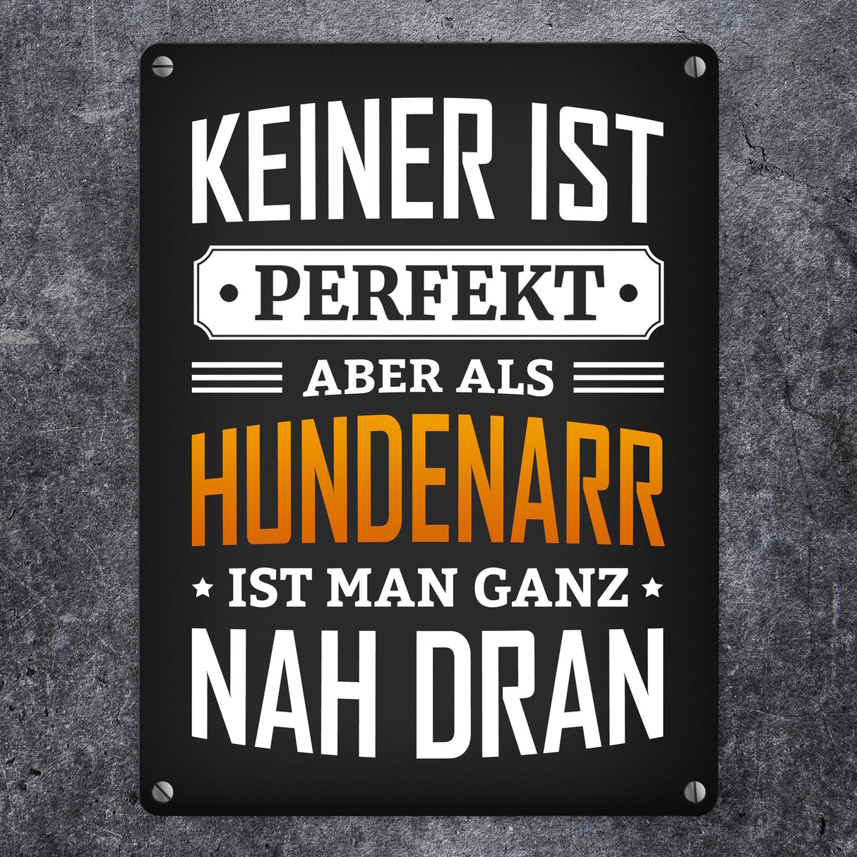 Metallschild mit Spruch: Keiner ist perfekt, aber als Hundenarr ist man ganz nah dran