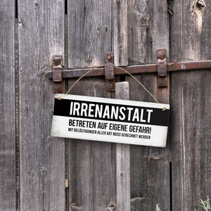 Klinik Metallschild mit Warnhinweis und Spruch: Irrenanstalt