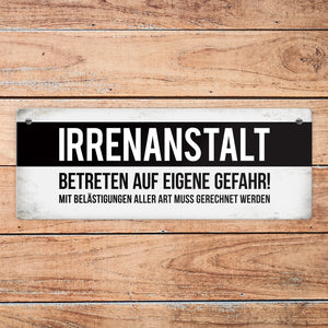 Klinik Metallschild mit Warnhinweis und Spruch: Irrenanstalt