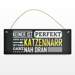 Metallschild mit Spruch: Keiner ist perfekt, aber als Katzennarr ist man ganz nah dran