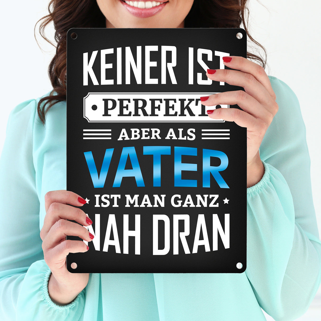 Metallschild mit Spruch: Keiner ist perfekt, aber als Vater ist man ganz nah dran