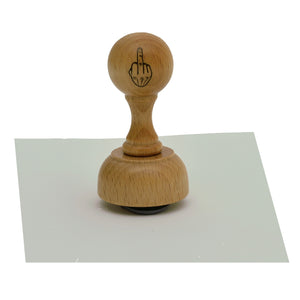 Mittelfinger Holzstempel