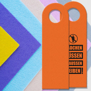 Kinderzimmer Türhänger in Orange mit Spruch: Mädchen müssen draussen bleiben