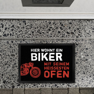 Hier wohnt ein Biker mit seinem heißesten Ofen Motorrad Fußmatte