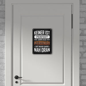 Metallschild mit Spruch: Keiner ist perfekt, aber als Pferdenarr ist man ganz nah dran