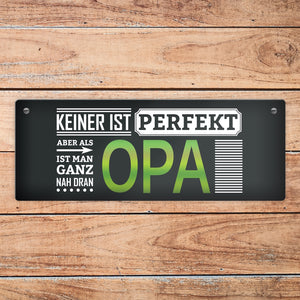 Metallschild mit Spruch: Keiner ist perfekt, aber als Opa ist man ganz nah dran
