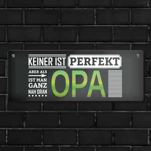 Metallschild mit Spruch: Keiner ist perfekt, aber als Opa ist man ganz nah dran