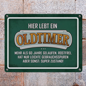Hier lebt ein Oldtimer über 60 Metallschild