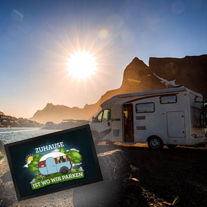 Zuhause ist wo wir parken Fußmatte mit Camping Motiv Wohnwagen Wohnmobil Urlaub Natur