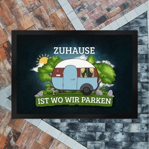Zuhause ist wo wir parken Fußmatte mit Camping Motiv Wohnwagen Wohnmobil Urlaub Natur